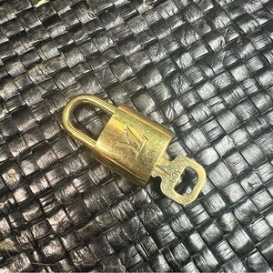 LOUIS VUITTON | Lock and Key